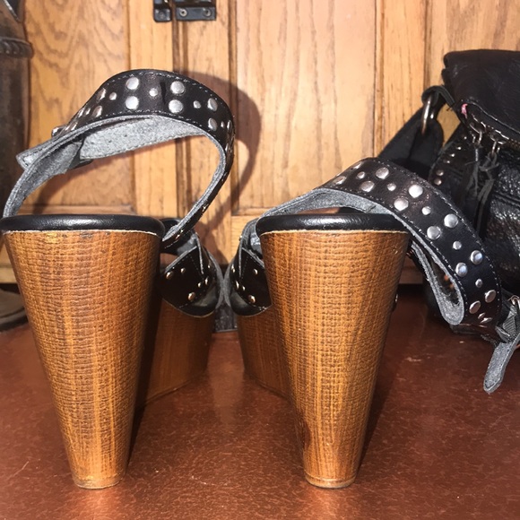 STEVE MADDEN STUDDED PLATFORMS - Picture 6 of 11